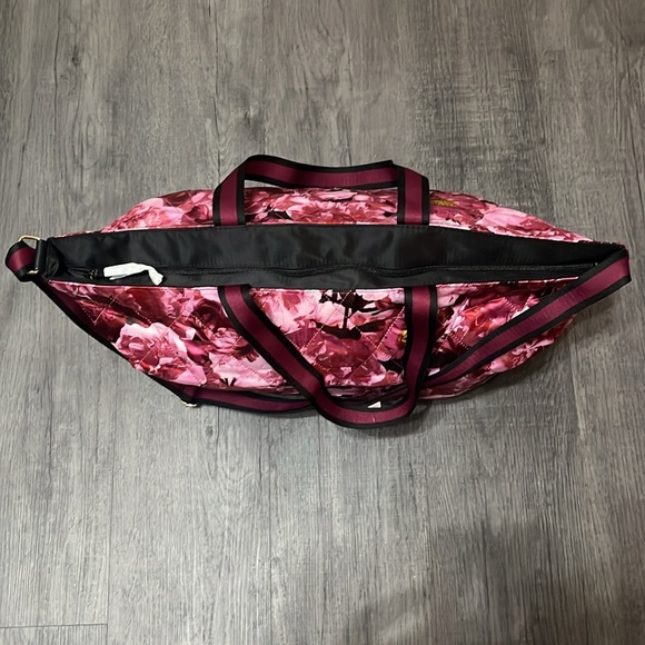 Victoria’s Secret Pink/ White Floral Tote with 2 sets of handles - Picture 4 of 7